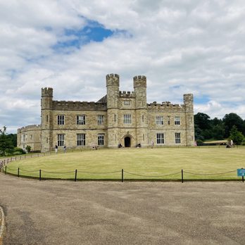 Leeds Castle - Leeds Castle entrance - Landmarks & Historical Buildings Near Me