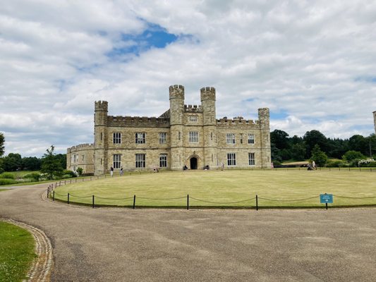 Leeds Castle by null
