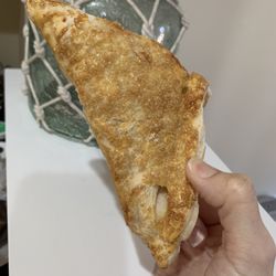 Pereira Bakery - Guava and cheese pastillito
