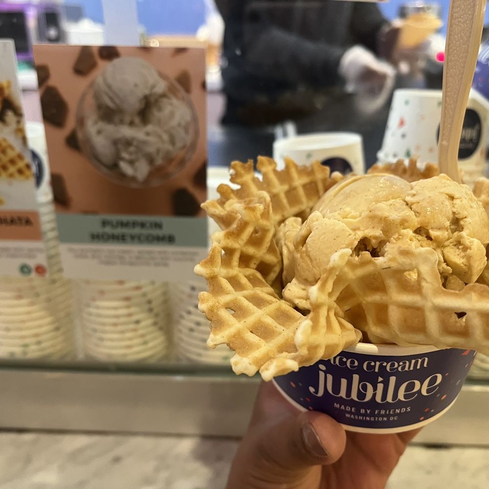 Ice Cream Jubilee - The pumpkin spice ice cream is just as good as it looks! - Ice Cream & Frozen Yogurt Near Me - Arlington, Virginia