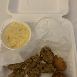 David's Catfish House - Fried Oyster Basket with Cheese Grits