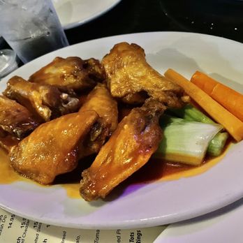 Croxley's Franklin Square - Bone in buffalo wings - Sports Bars Near Me - Franklin Square, New York