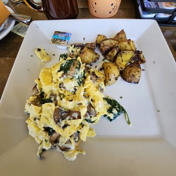 Starling Diner - Goat cheese scramble - New American Near Me - Long Beach, California Starling Diner - Goat cheese scramble - New American Near Me - Long Beach, California