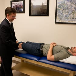 All American Orthopedic & Sports Medicine Institute - Dr Higgs examining knee pain