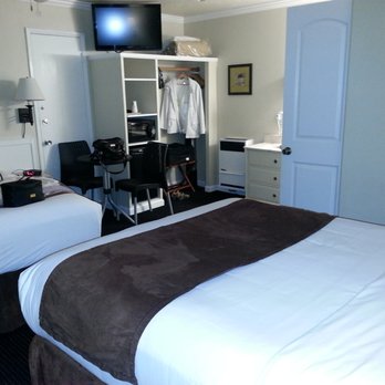 Lovers Point Inn - Room with 2 queen beds, microwave, little fridge, vanity mirror in room, and small bathroom. - Hotels Near Me - Pacific Grove, California Lovers Point Inn - Room with 2 queen beds, microwave, little fridge, vanity mirror in room, and small bathroom. - Hotels Near Me - Pacific Grove, California