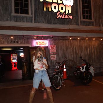 Full Moon Saloon - Bars Near Me - Daytona Beach, Florida