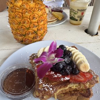 Barefoot Beach Cafe - French Toast and Pineapple Smoothie - Breakfast & Brunch Near Me - Honolulu, Hawaii