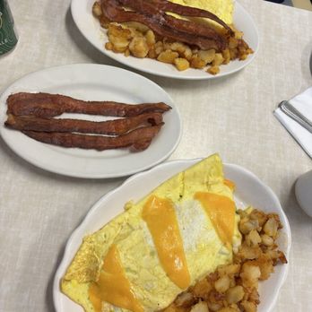 Right Spot - Diners Near Me - Pawtucket, Rhode Island