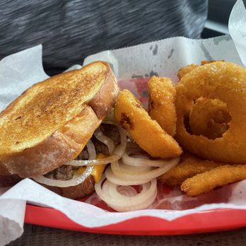 Honey Pot Grill - Patty melt with onion rings - Breakfast & Brunch Near Me - Sevierville, Tennessee Honey Pot Grill - Patty melt with onion rings - Breakfast & Brunch Near Me - Sevierville, Tennessee