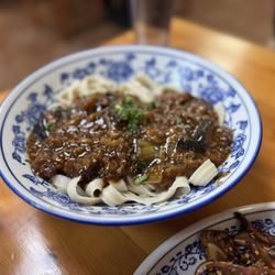 Xiang Xiang Noodle - D7. Noodle with Minced Pork and Eggplant Sauce