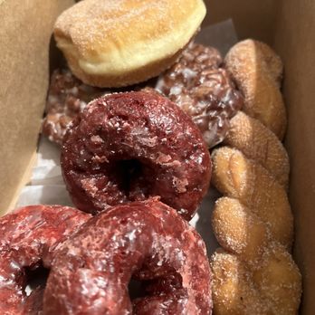 Fox's Donut Den - Donuts Near Me - Nashville, Tennessee Fox's Donut Den - Donuts Near Me - Nashville, Tennessee