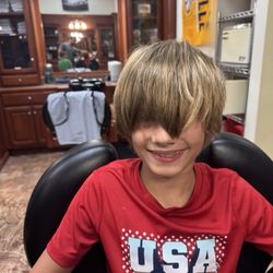 Roosters Men's Grooming Center