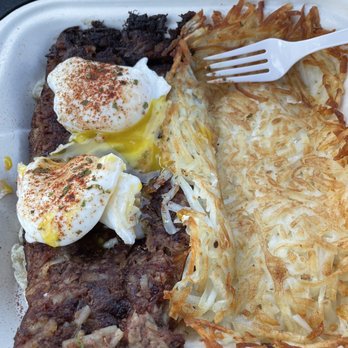 Sweet E's Cafe - Corned Beef Hash Benedict w/Hash Browns - Cafes Near Me - Honolulu, Hawaii Sweet E's Cafe - Corned Beef Hash Benedict w/Hash Browns - Cafes Near Me - Honolulu, Hawaii