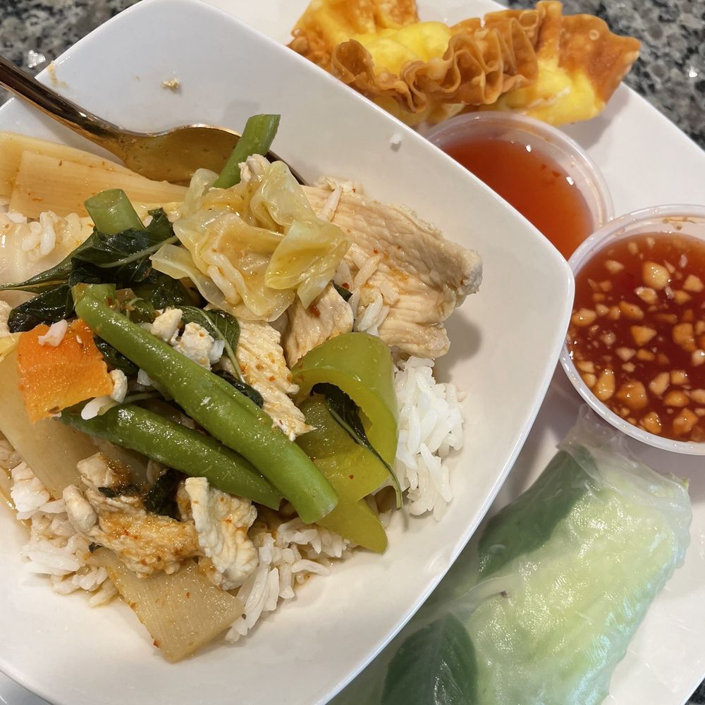 Jungle curry, crab Rangoon, and fresh spring roll Jungle curry, crab Rangoon, and fresh spring roll