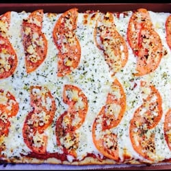 Legends Saloon - Fresh Tomato Garlic Pizza