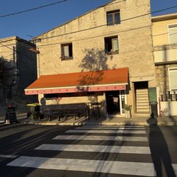La Théière - Convenient location