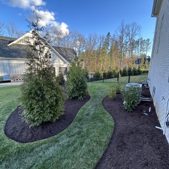 Bryan's Landscaping - Mulch install - Lawn Services Near Me Bryan's Landscaping - Mulch install - Lawn Services Near Me