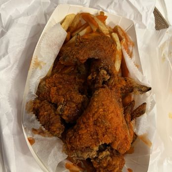 Harold's Chicken Shack West Loop - Wing Dinner - Chicken Shop Near Me - Chicago, Illinois Harold's Chicken Shack West Loop - Wing Dinner - Chicken Shop Near Me - Chicago, Illinois