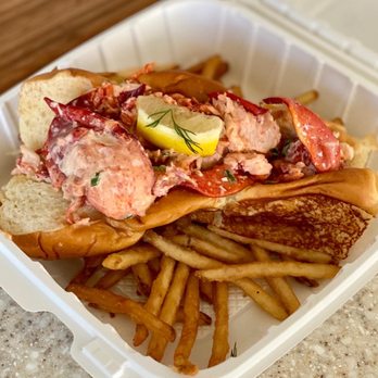 Feast - The lobster roll - Hawaiian Near Me - Honolulu, Hawaii Feast - The lobster roll - Hawaiian Near Me - Honolulu, Hawaii