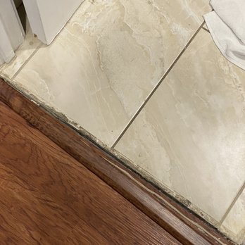 Verde Valley Inn - Bathroom threshold. - Hotels Near Me - Cottonwood, Arizona Verde Valley Inn - Bathroom threshold. - Hotels Near Me - Cottonwood, Arizona