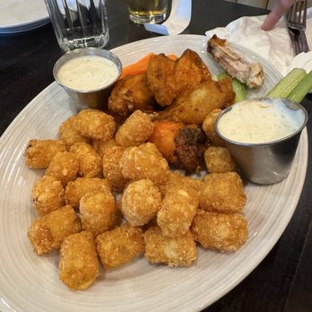 Amici Pizzeria & Bar - Hot Honey Wings, Tater Tots - Pizza Near Me - Reno, Nevada