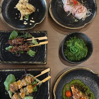 Nikko Sushi Izakaya - Soft Shell Crab, Snapper Carpaccio, Gyuuniku, Toriniku, Seaweed Salad, Walu Tataki - Izakaya Near Me - Chicago, Illinois