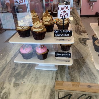 Smallcakes Orlando - Flavor of the day - Desserts Near Me - Orlando, Florida Smallcakes Orlando - Flavor of the day - Desserts Near Me - Orlando, Florida