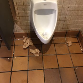 Denny's - THIS DENNYS NEEDS TO GET BETTER CLEAN RESTROOMS AND HIRE MORE PPL - American Near Me - San Jose, California