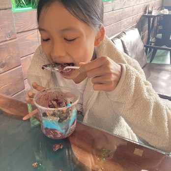 Amazonia Bowl - The picky eater whom always pick out most stuff in the Banzai bowl and here she is eating all of her large bowl. - Acai Bowls Near Me - Huntington Beach, California Amazonia Bowl - The picky eater whom always pick out most stuff in the Banzai bowl and here she is eating all of her large bowl. - Acai Bowls Near Me - Huntington Beach, California