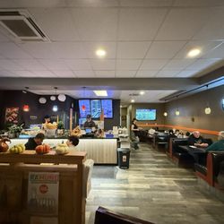 Happy Teriyaki - Dining area