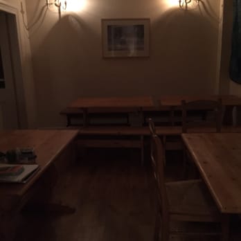 Grapevine Hostel - Dining room area. - Hostels Near Me - Dingle, Kentucky