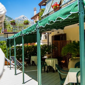 Divina Costiera - Immerso nel verde dei Monti Lattari ma a pochi chilometri dal centro di Amalfi - Bed & Breakfast Near Me - Agerola, NA