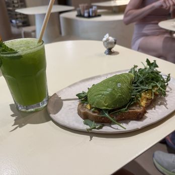 La Papa - Lemonade and avocado toast - Performing Arts Near Me - Barcelona, B La Papa - Lemonade and avocado toast - Performing Arts Near Me - Barcelona, B