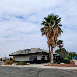 Starbucks - Storefront