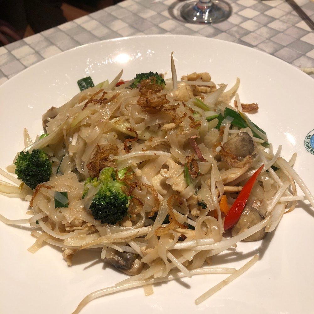 Ba Na Hills - Chicken noodle stir fry - Vietnamese Near Me - Manchester, XGM