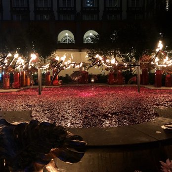Four Seasons - Valentine's Day themed fountain - Hotels Near Me - México, D.F., DIF Four Seasons - Valentine's Day themed fountain - Hotels Near Me - México, D.F., DIF