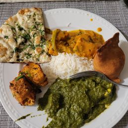 Garlic Naan, veggie samosa, sang paneer, chicken tikka, chicken tikka marsala. Wow great flavor.