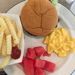Hickory Hills Golf Club - Lunch every week in the clubhouse for the junior program.