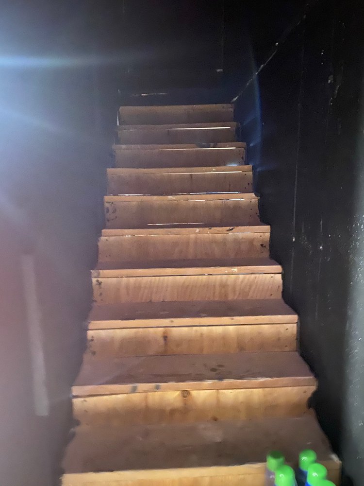 Slide of Everybody Knows Elliot Handyman Services