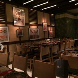 Mak Mak - Another view of their pleasant space. Background music ranged from New Age to electronic with a good beat while we dined.