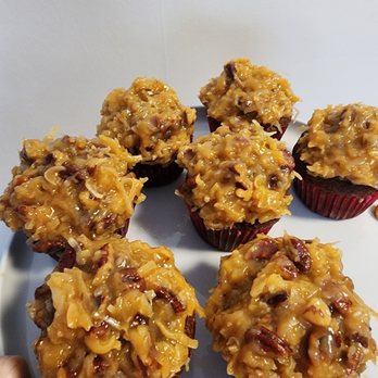 Lynzi Bakes - Cupcakes Near Me