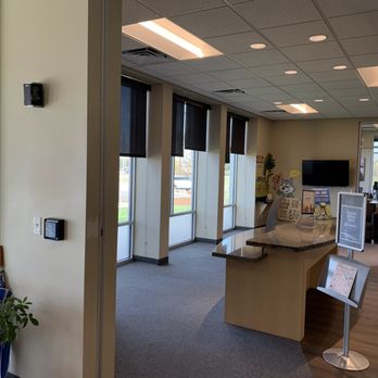 Rogue Credit Union - East Medford - Branch Interior - Banks & Credit Unions Near Me - Medford, Oregon Rogue Credit Union - East Medford - Branch Interior - Banks & Credit Unions Near Me - Medford, Oregon