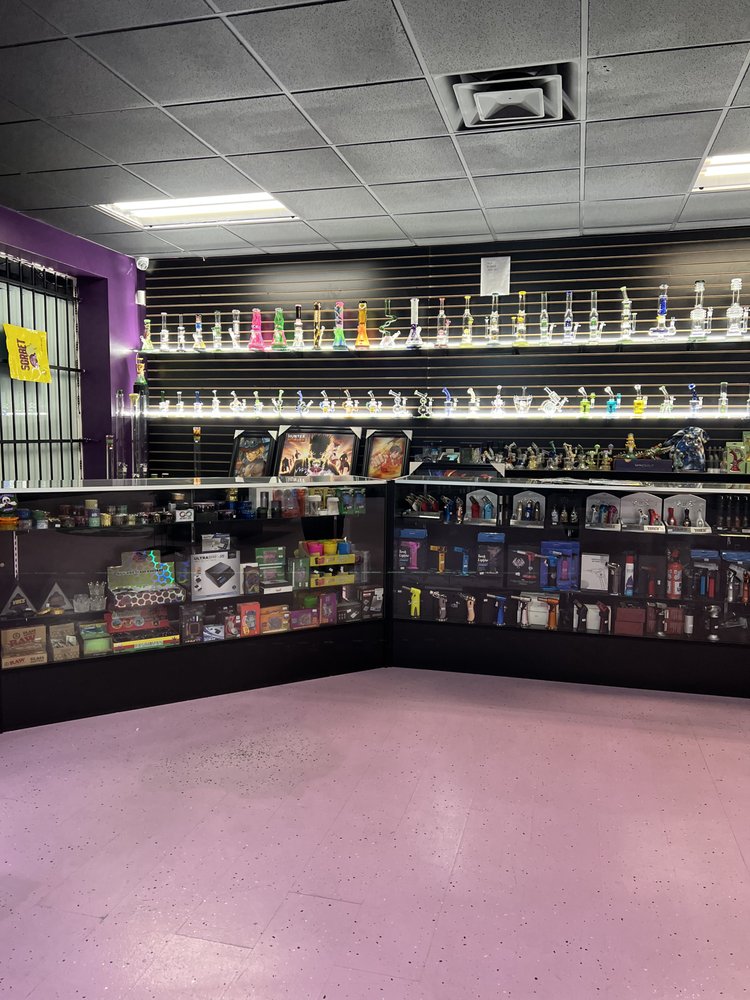 TOP SHELF SMOKE & VAPE Updated August 2024 12 Photos 5923 W