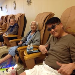 Elite Nails - Family day at the spa!