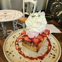 Coche Valley Dessert Cafe - Some kind of strawberry cake godliness! A. Maz. Ing