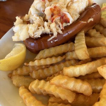 Benjamin's Raw Bar - Hot Lobster Roll - Seafood Near Me - Newport, Rhode Island