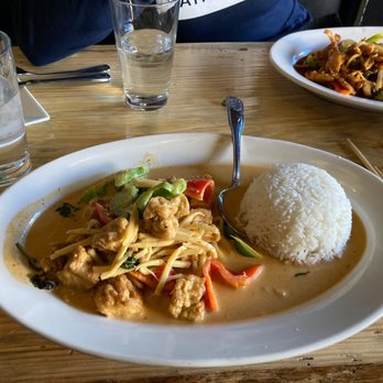 Mom's Siam - Red curry w/ tofu - Thai Near Me - Richmond, Virginia Mom's Siam - Red curry w/ tofu - Thai Near Me - Richmond, Virginia