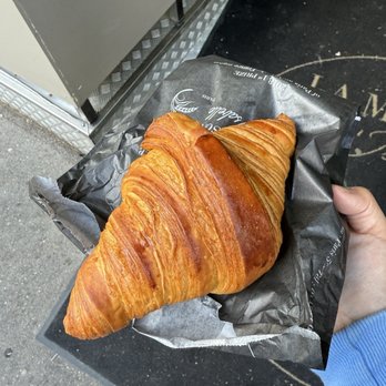 La Maison d'Isabelle - Croissant - Bakeries Near Me - Paris, 75