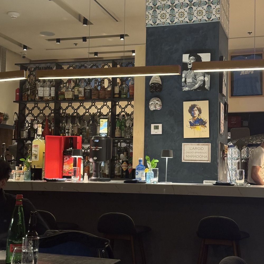 Inside / bar Inside / bar