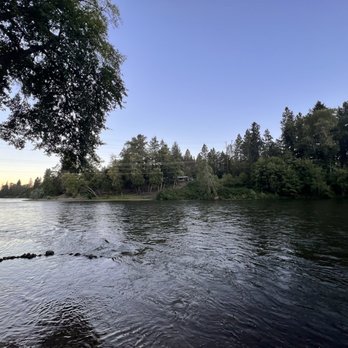 Riverpark RV Resort - The lake close To where we parked our RV - Campgrounds Near Me - Grants Pass, Oregon Riverpark RV Resort - The lake close To where we parked our RV - Campgrounds Near Me - Grants Pass, Oregon